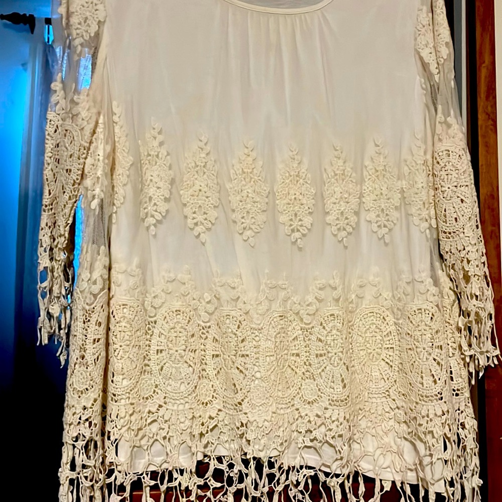 Chicos blouse w/ lace overlay